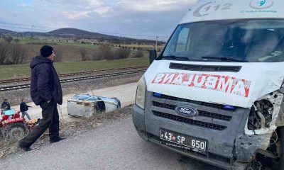 Tavşanlı’da ambulans ile hafif ticari araç çarpıştı: 1 yaralı