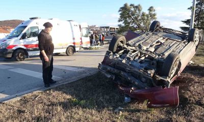 Kütahya’da otomobil takla attı: 2 yaralı