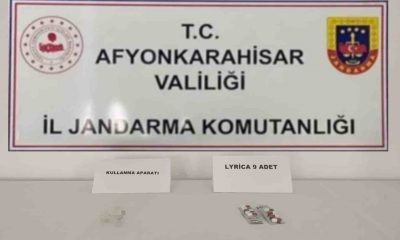 Uşak’tan Afyonkarahisar’a uyuşturucu getiren zehir tacirleri yakalandı