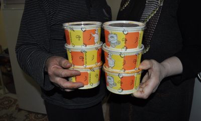 Her Ramazan onlarca engellinin kapısını dolaşarak, iftarlık yemek dağıtıyorlar