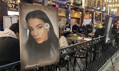 Kızının öldürülmesinin ardından çizdiği anlam dolu resimlerle sergi açtı