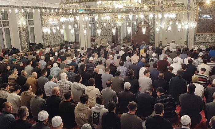 18 Mart Şehitlerini Anma Programı’nda Enderun usulü teravih namazına yoğun ilgi