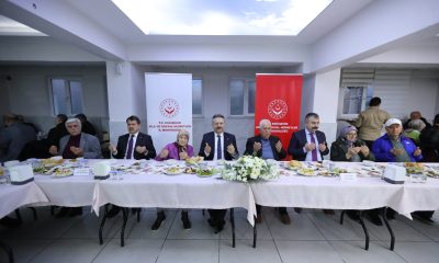 Vali Hüseyin Aksoy huzurevi sakinleri ile bir araya geldi