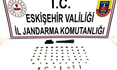 Afyonkarahisar’dan gelen tarihi eser kaçakçıları Seyitgazi’de yakalandı