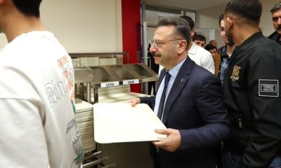 Vali Hüseyin Aksoy öğrencilerle iftar yemeğinde buluştu
