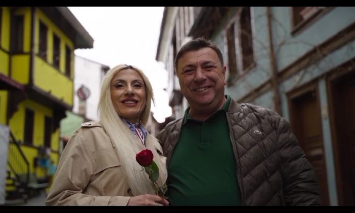 Özkan Alp ve Eşinden Kadınlar Günü’ne Özel Video