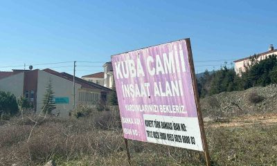 Cami inşaatından geriye tabelası kaldı
