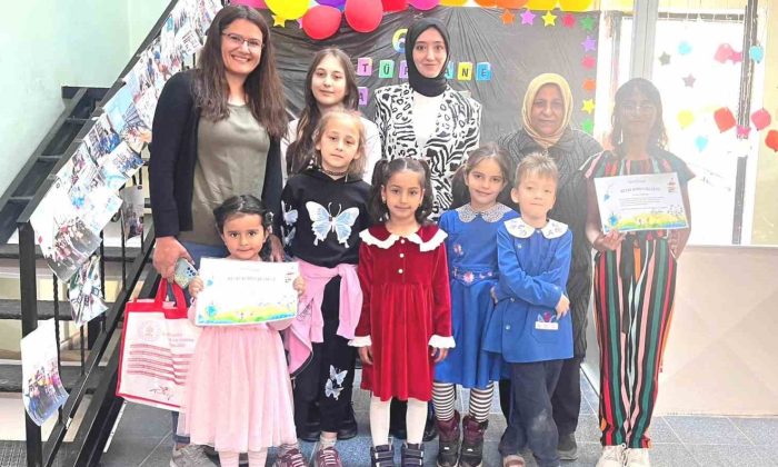 Dumlupınar’da en çok kitap alıp okuyan öğrenciler ödüllendirildi