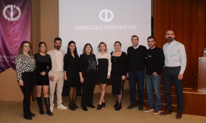 Anadolu Üniversitesi Yunus Emre MYO mezunları öğrencilerle buluştu
