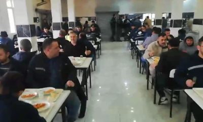 Özelleştirilen termik santrallerin işçileri öğle yemeğinde eylem yaptı