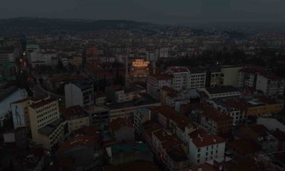 “Oruç günahlara kalkandır” mahyası Reşadiye Camii minarelerine asıldı