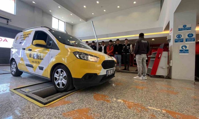 30 bin lira getirisi ve eleman sıkıntısı olan oto eksperliğini öğrenciler yerinde inceledi