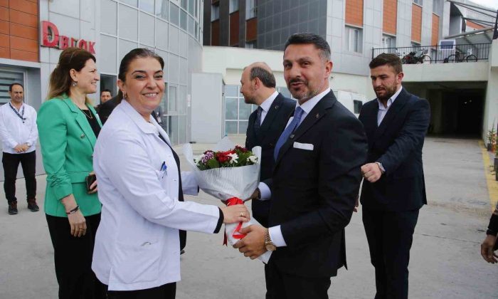 Yüzügüllü sağlık çalışanlarının 14 Mart Tıp Bayramı’nı kutladı