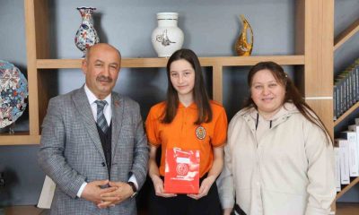 Kütahya’da “Dilimi Seviyorum Türkçe Konuşuyorum” adlı deneme yarışması