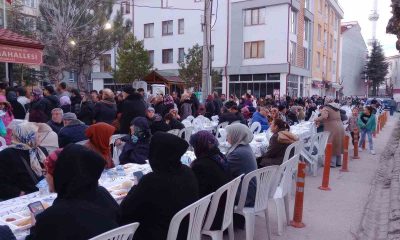 Fatih Mahallesi’ndeki vatandaşlar iftarda bir araya geldi
