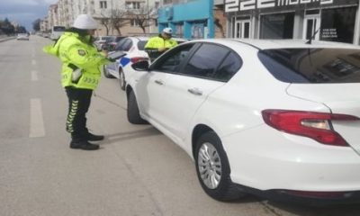 Trafik denetimlerinde toplam 21 bin 984 sürücü ve araç sorgulandı