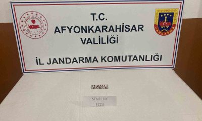 Üzerlerinde sentetik ecza hapı ile yakalandılar
