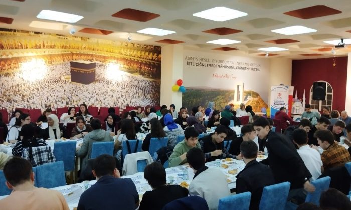 Gençler ÇEDES iftarında buluştu