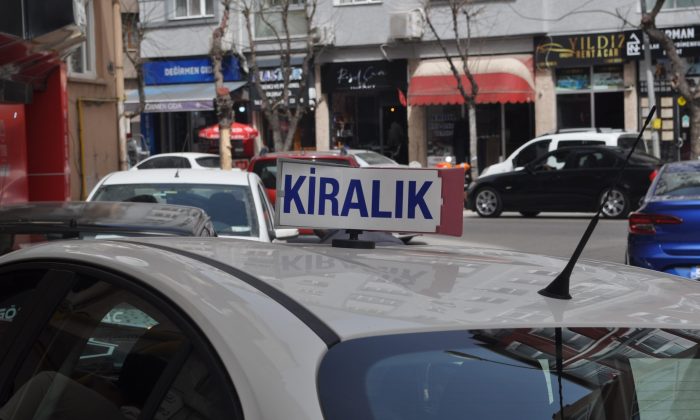 Ramazan Bayramı’nda seyahat edecek vatandaşlar kiralık araçlara yoğun talep gösterdi