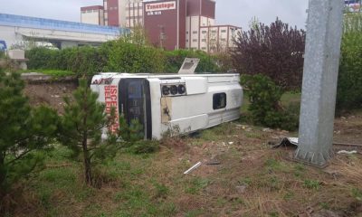 Kontrolden çıkan minibüs korku dolu anlar yaşattı.
