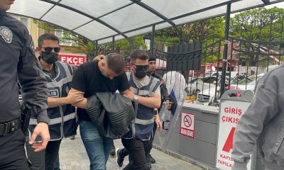 Kelime-i Tevhid’ yazılı bayrakla yürüyen şahsa küfür ve müdahale eden şüpheli tutuklandı