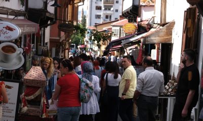 Eskişehir’de yerli turist yoğunluğu esnafın yüzünü güldürdü