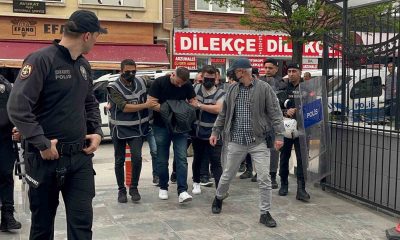 Kelime-i Tevhid yazılı bayrakla yürüyen şahsa müdahale eden şüphelinin ifadesi ortaya çıktı