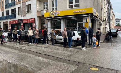 Pazar sabahlarının vazgeçilmezi olan sıcak simit uzun kuyruklara sebep oldu