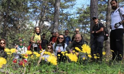 Eskişehirli doğa tutkunları çiçekler arasında yürüyüş yaptı