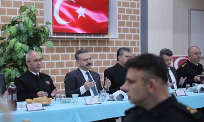 Eskişehir Valisi jandarma ekipleriyle iftar yaptı