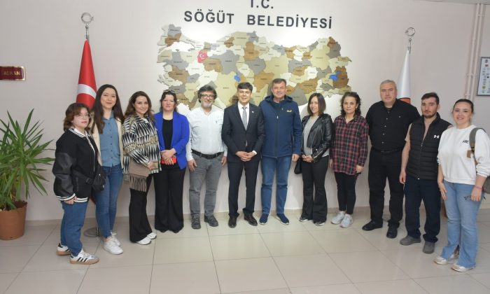 Koro ekibinden hayırlı olsun ziyareti