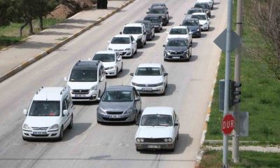 Afyonkarahisar’da karayollarında yoğunluk yaşanmaya başlandı