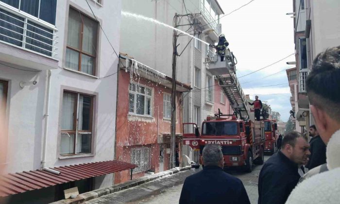 Gediz’de ev yangını