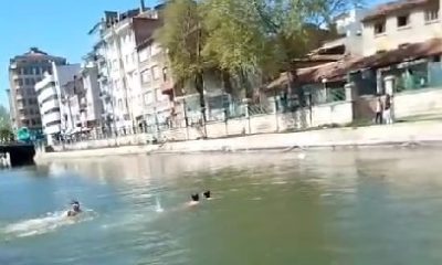 Hava sıcaklıklarının artmasıyla çocukların tehlikeli serinleme yöntemi başladı