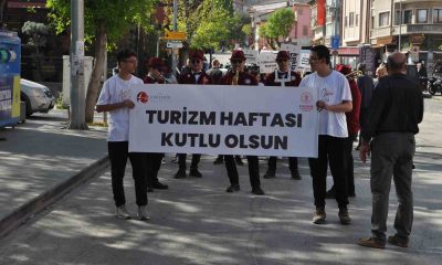 Turizm Haftası için liseli öğrencilerle yürüyüş düzenlendi