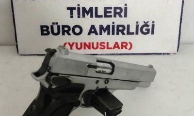 Kütahya’da Yunus Timleri bir kişinin aracında kurusıkı tabanca ele geçirdi