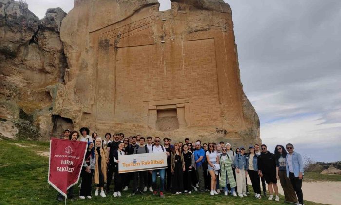 Üniversiteli ve liseli öğrenciler Turizm Haftası’nı Yazılıkaya’da kutladı
