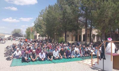 Yunus Emre’nin kabri başında eller ‘yağmur’ diye duaya açıldı