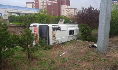 Kontrolden çıkan minibüs korku dolu anlar yaşattı.