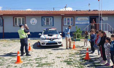 Aslanapa’da öğretmen ve öğrencilere trafik eğitimi