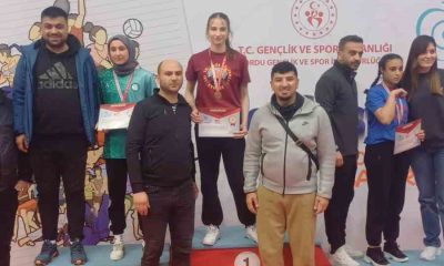 Okul Sporları bilek güreşi şampiyonu İlayda Malkoç oldu