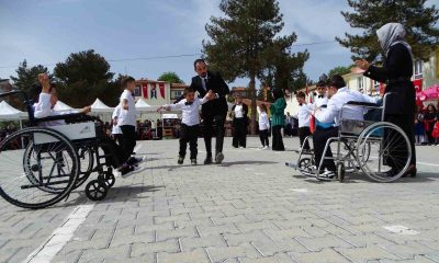 Hisarcık’ta özel öğrencilerden “Erik Dalı” isimli müzik gösterisi