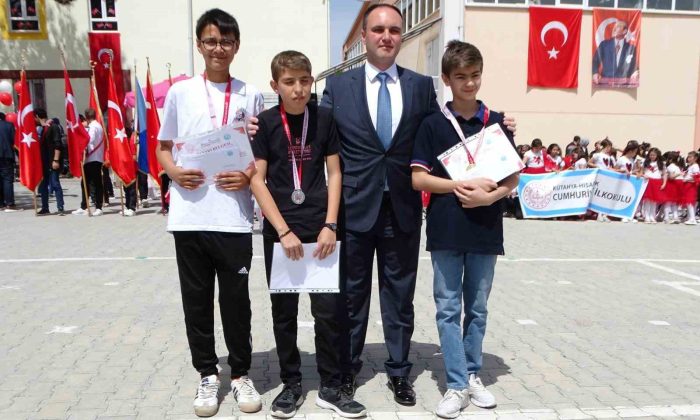 Hisarcık’ta yarışmalarda dereceye giren öğrenciler ödüllendirildi