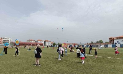 Uçurtmasını alan herkes stadyuma koştu