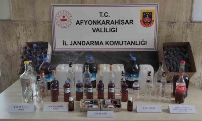 Aranması olan şahsın evine jandarmadan kaçak alkol baskını