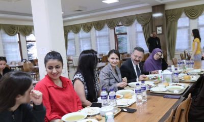 Eskişehir Valisi Hüseyin Aksoy ve eşi Hülya Aksoy KYK Yurdu’nda kalan kız öğrencilerle buluştu