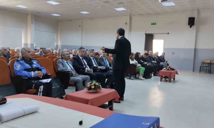 Polis ekipleri muhtarların ve vatandaşların sorunlarını dinledi