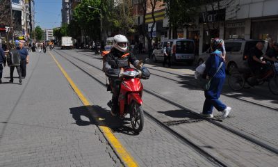 Kural tanımayan motosiklet ve bisiklet sürücüleri tepki çekiyor