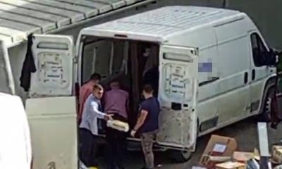 Kargo çalışanlarının pes dedirten çalışma yöntemi: Paketleri böyle fırlattılar