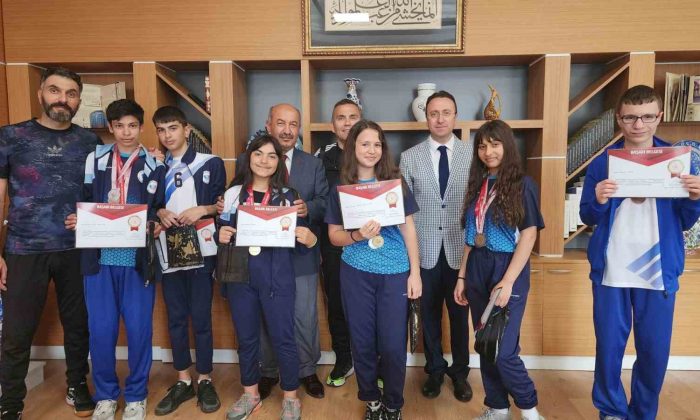 Müdür Başyiğit, Okul Sporlarında derece elde eden özel eğitim öğrencilerini kabul etti